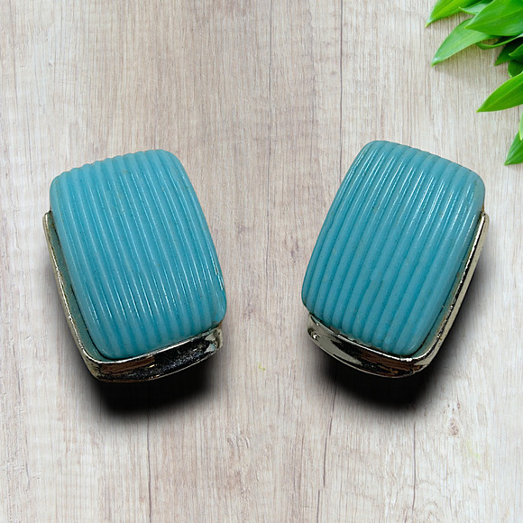 Vintage Lisner Turquoise Blue Grooved Acrylic Modernist Clip On Earrings Runway - Picture 1 of 6